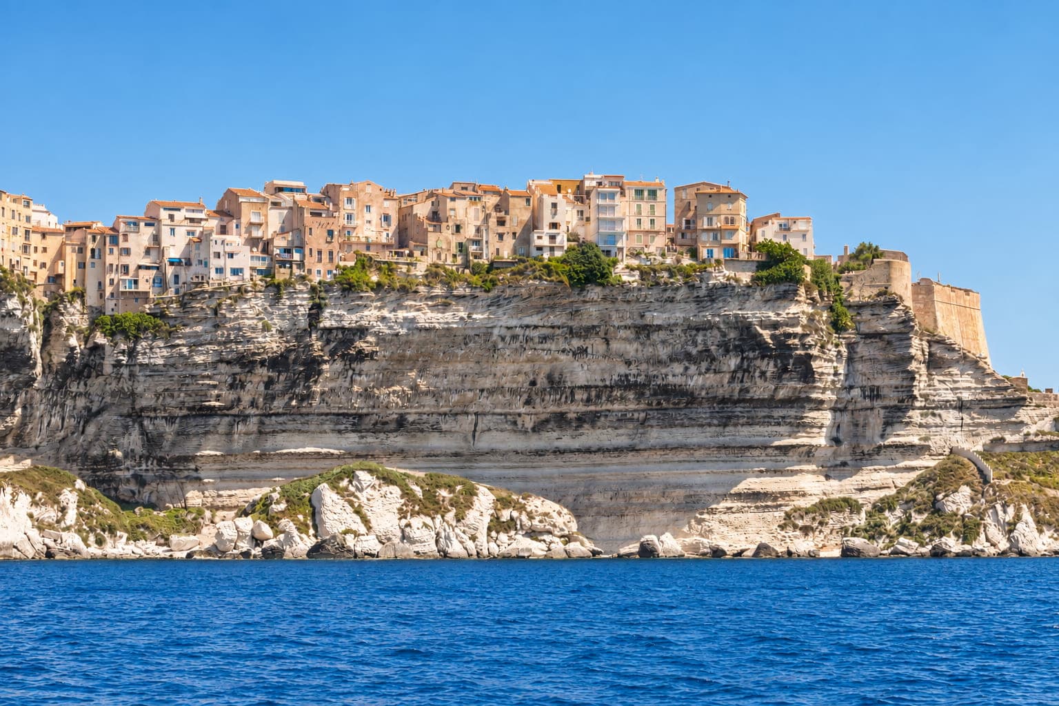 Bonifacio sur ses falaises calcaires