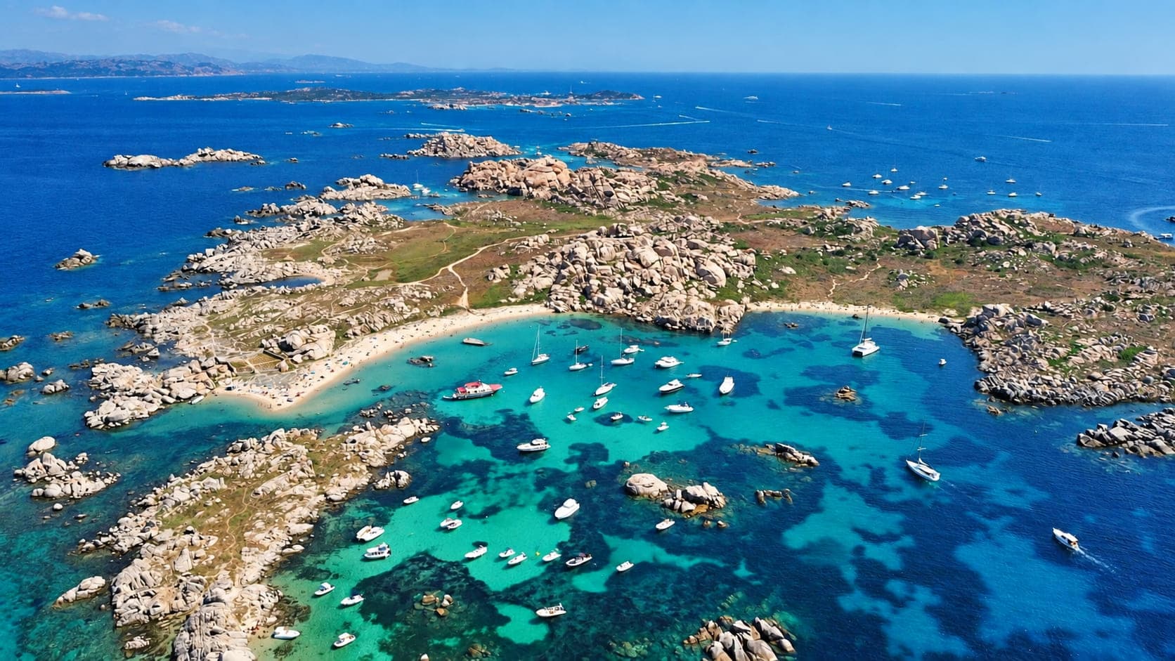Les îles Lavezzi, granit et eau turquoise