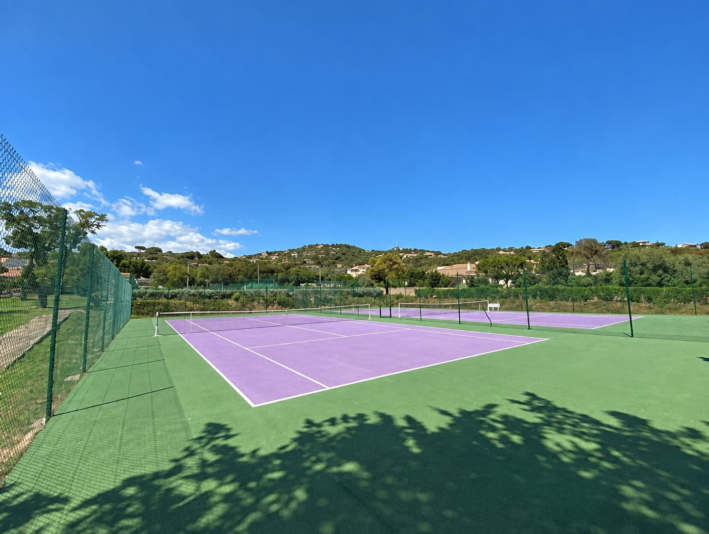 Die Tennisplätze von Marina di Fiori