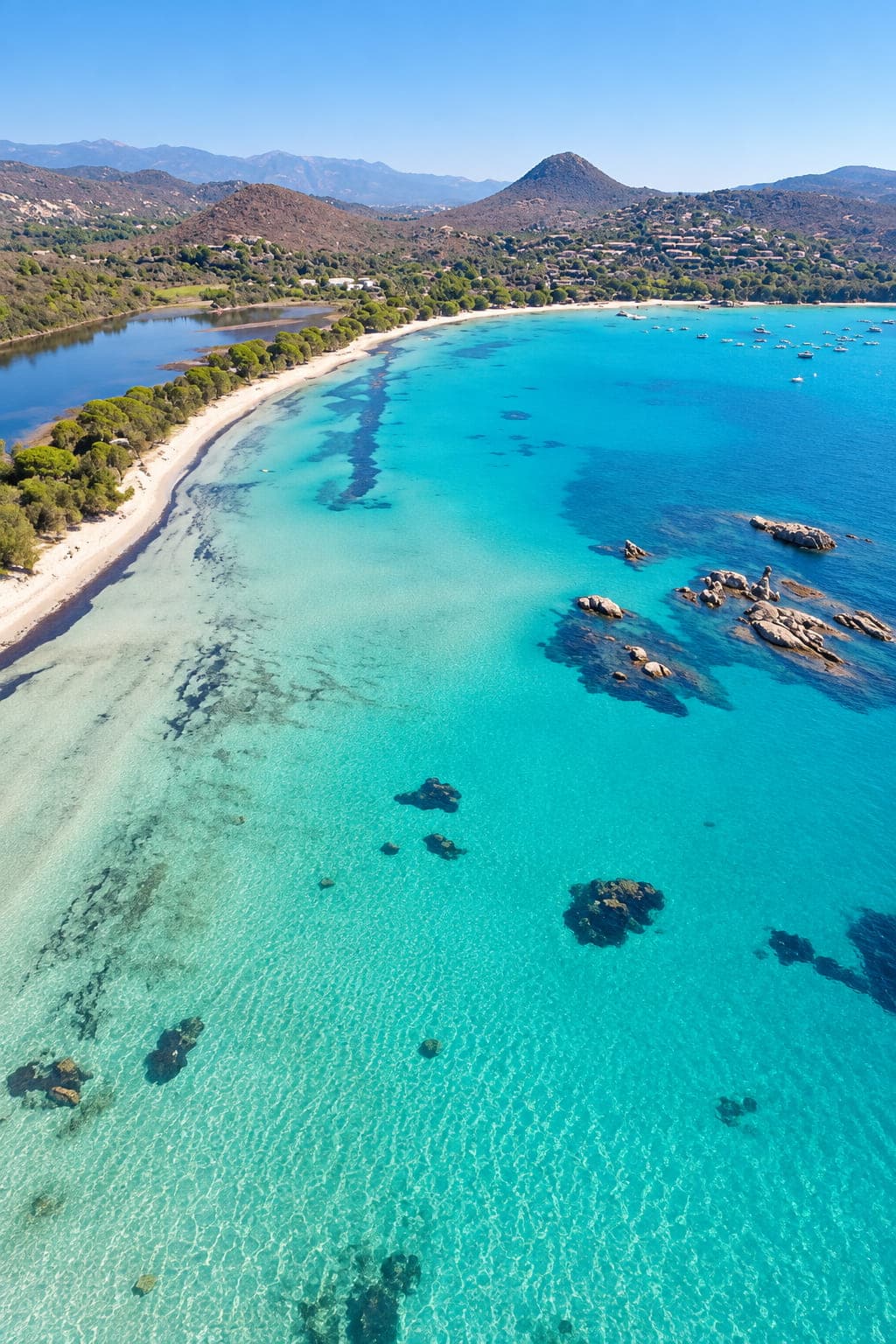 La baie de Santa Giulia vue du ciel